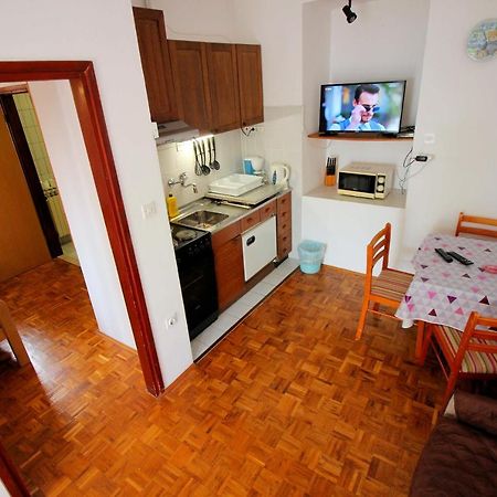 Guesthouse Marija Novi Vinodolski Exteriör bild
