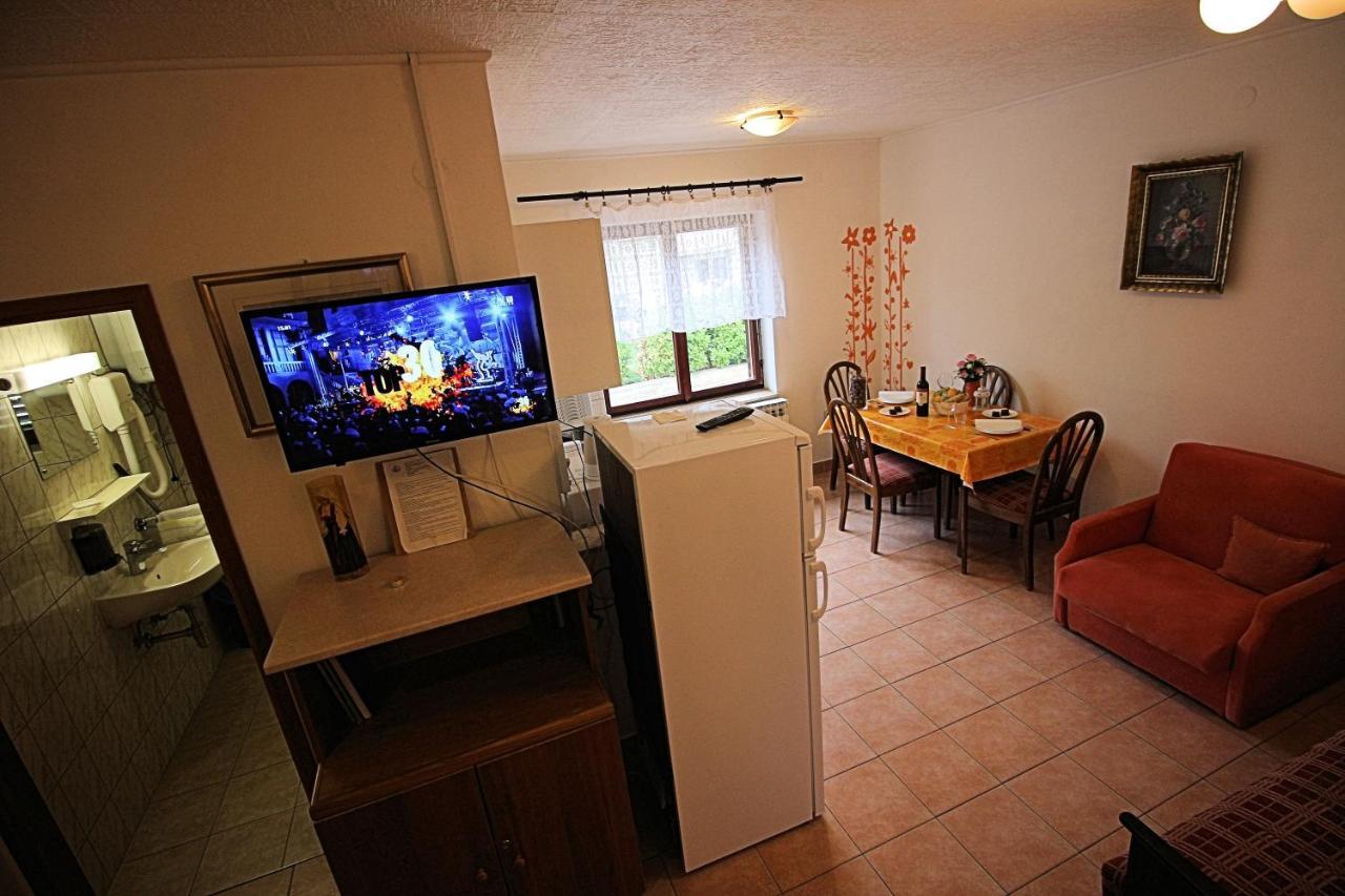Guesthouse Marija Novi Vinodolski Exteriör bild