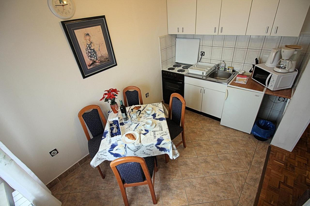 Guesthouse Marija Novi Vinodolski Exteriör bild