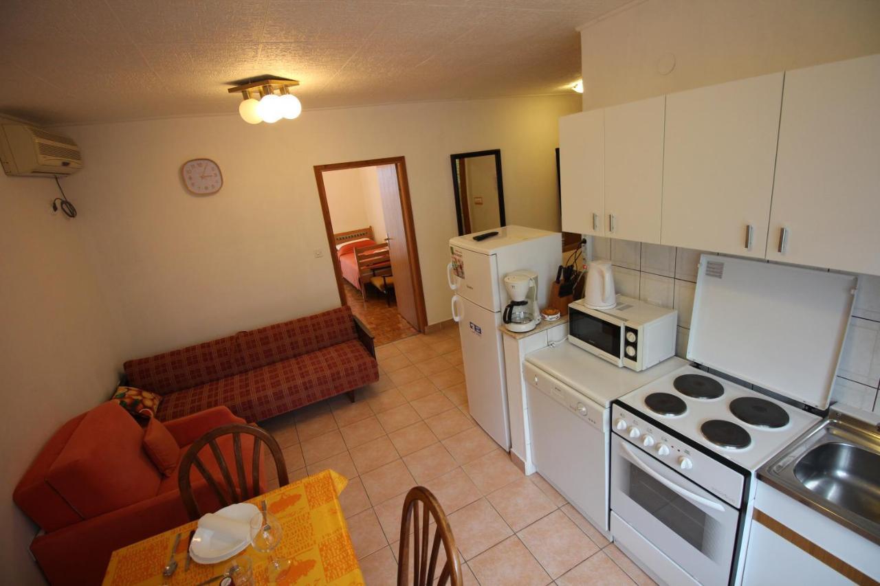 Guesthouse Marija Novi Vinodolski Exteriör bild